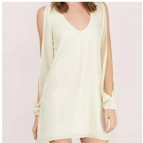 Tobi Breezy B Mini Dress Split Sleeve V
Neck Size Small New Tags Ivory Cream - Picture 1 of 9